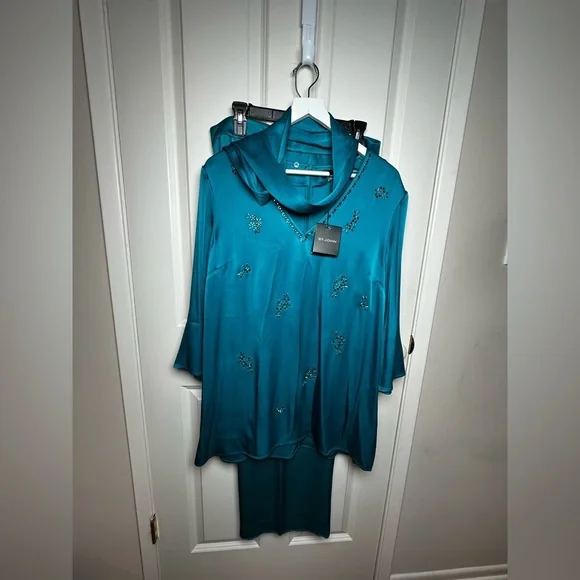 St. John Turquoise Embellished Ensemble 3 piece,pants size 10 blouse size large - Picture 1 of 17